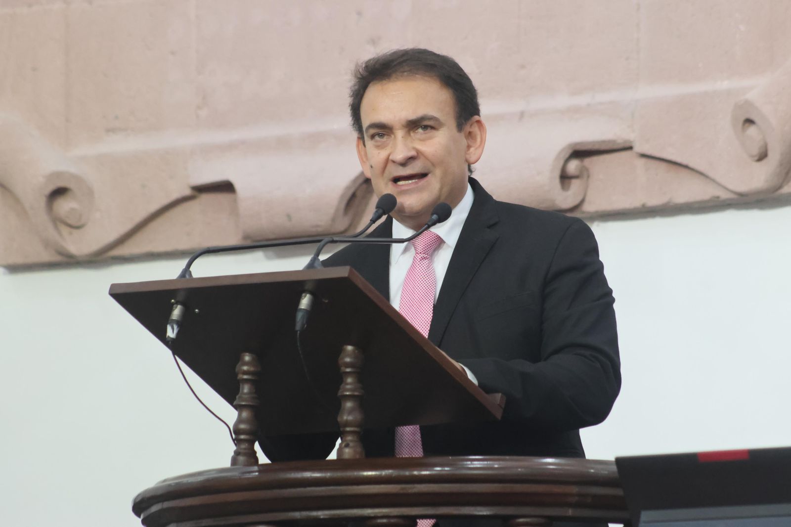 Reforzar proceso de validez oficial y supervisión en escuelas particulares, pide Álvaro Moreira