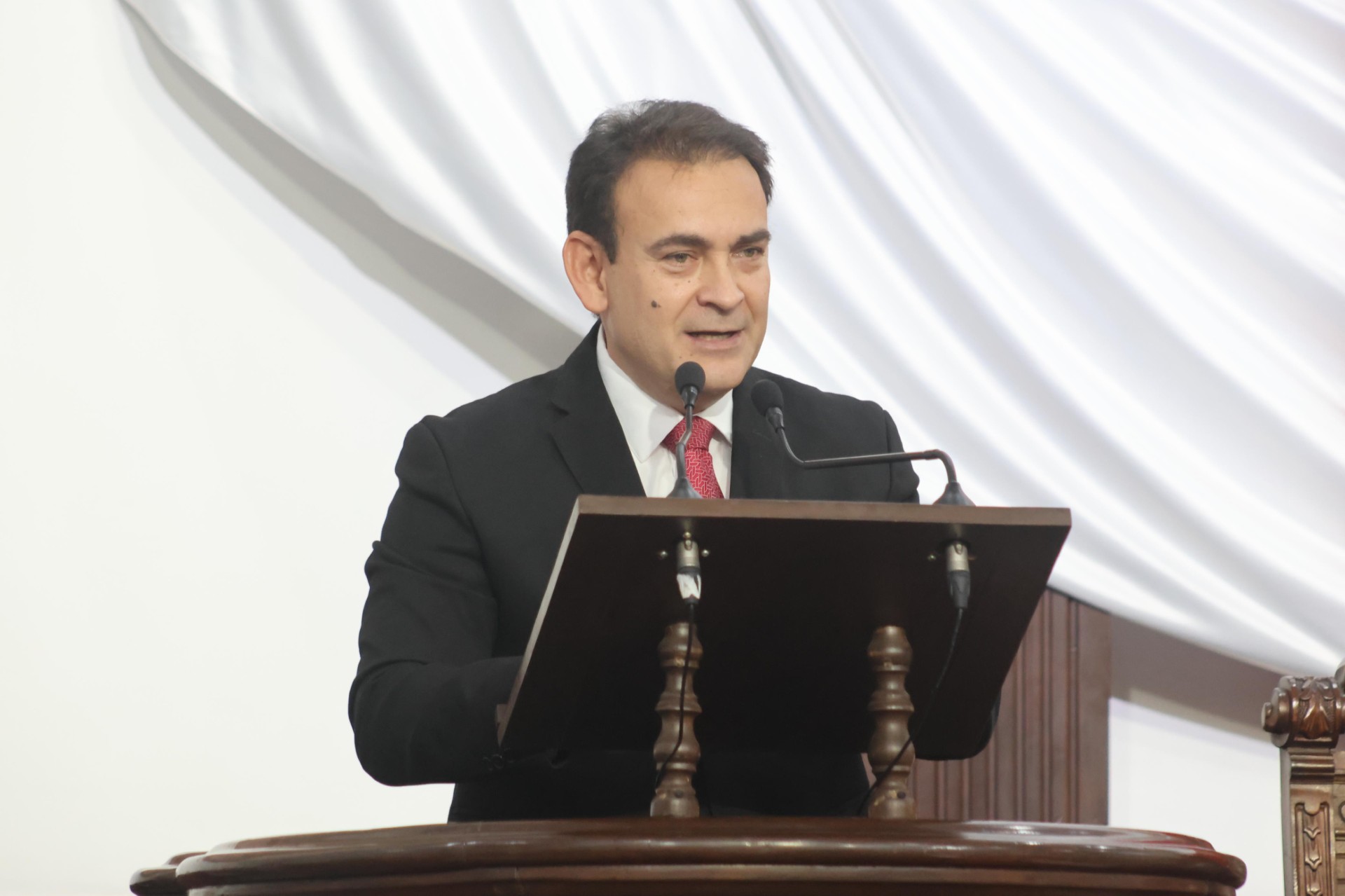 Aplicación de recursos y mantenimiento para evitar apagones, pide Álvaro Moreira a CFE