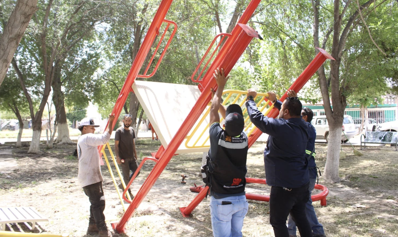 Rehabilitan plaza pública del ejido El Perú