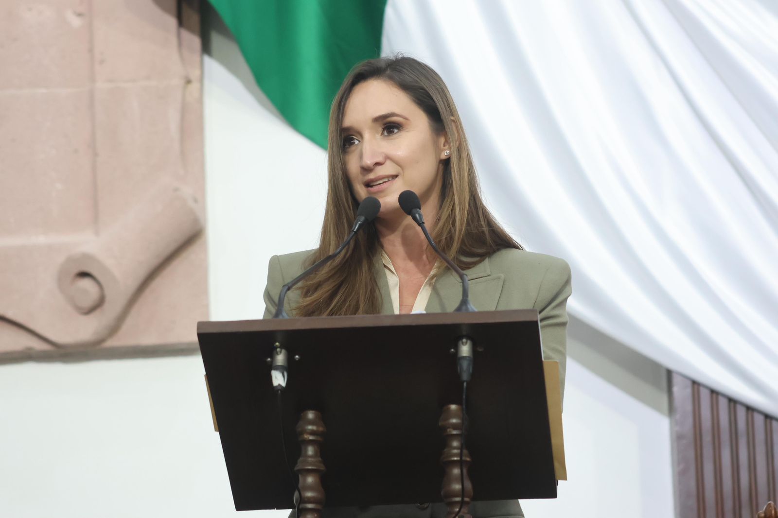 Urgente subsanar déficit de médicos especialistas en el IMSS, exhorta Edna Dávalos