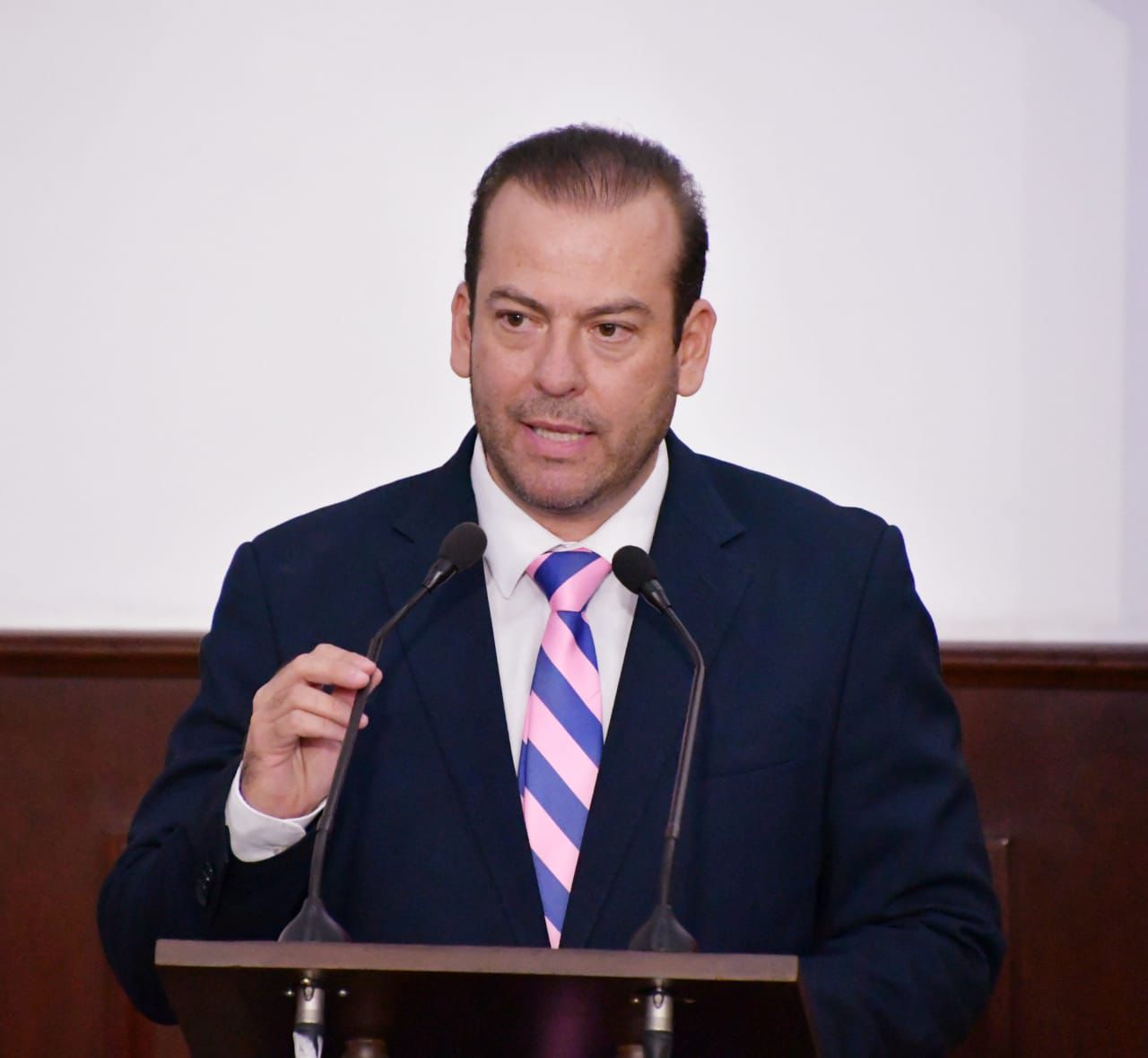 Fortalecer regulación y vigilancia de cobros en colegios particulares, impulsa Felipe González