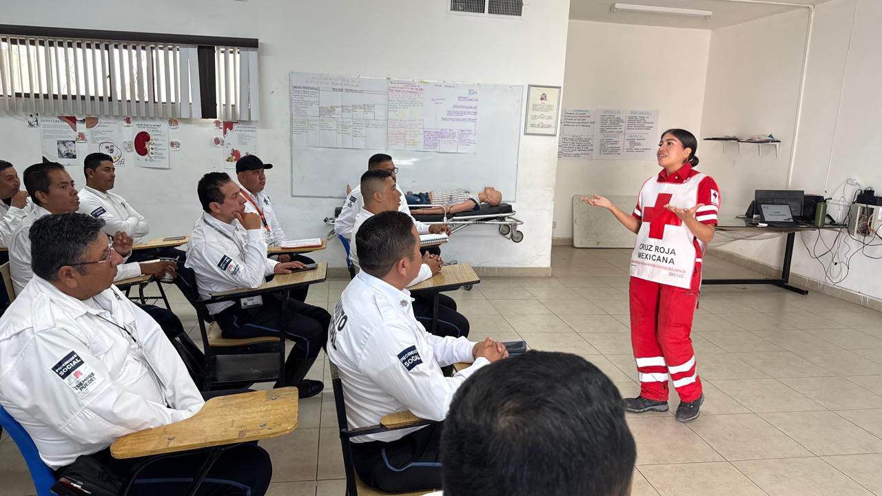 Capacitan en primeros auxilios a 150 elementos de Tránsito y Vialidad