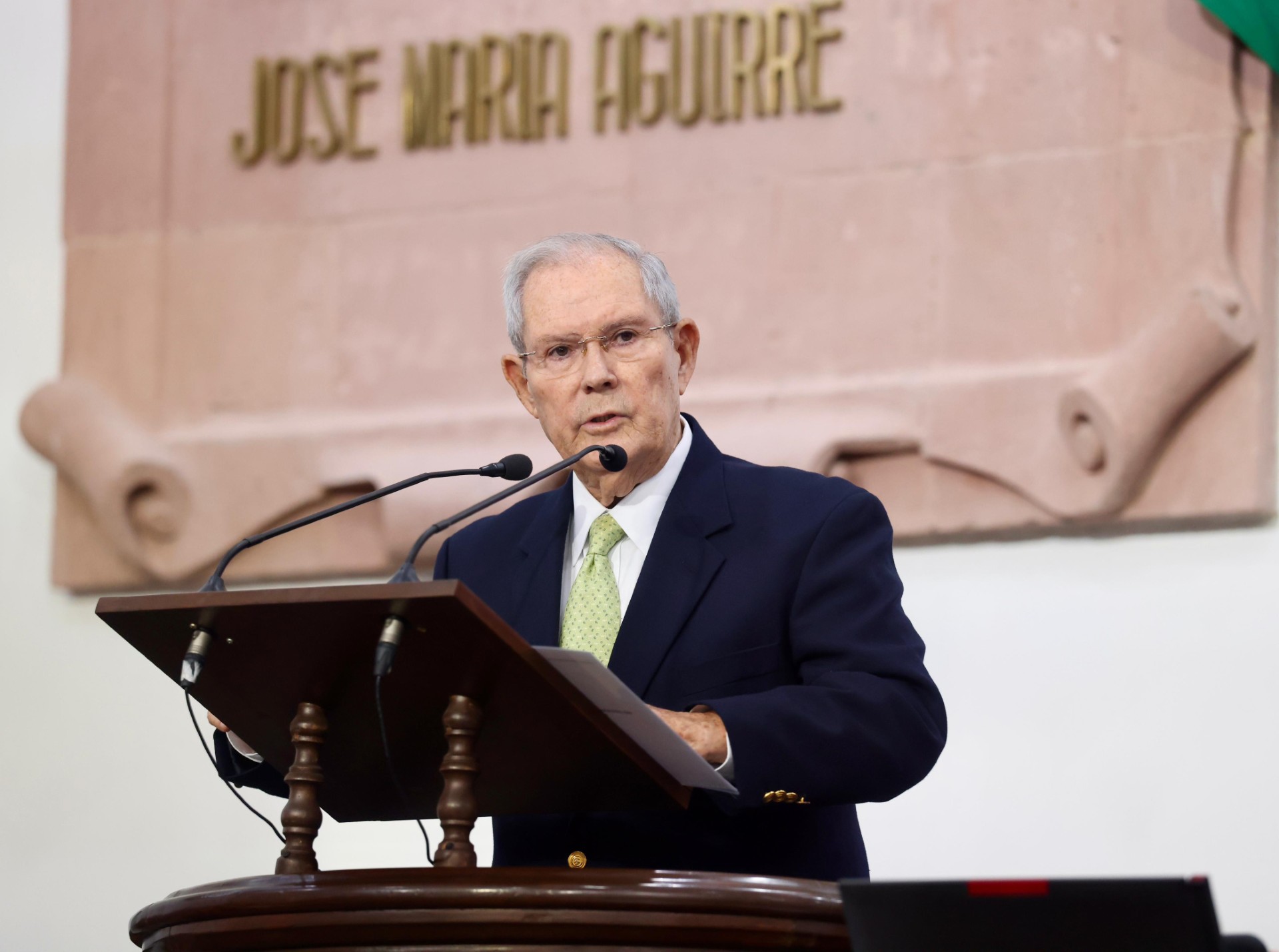 Apoyo a la reinserción laboral de mujeres que se han dedicado al hogar, propone diputado Carlos Robles 