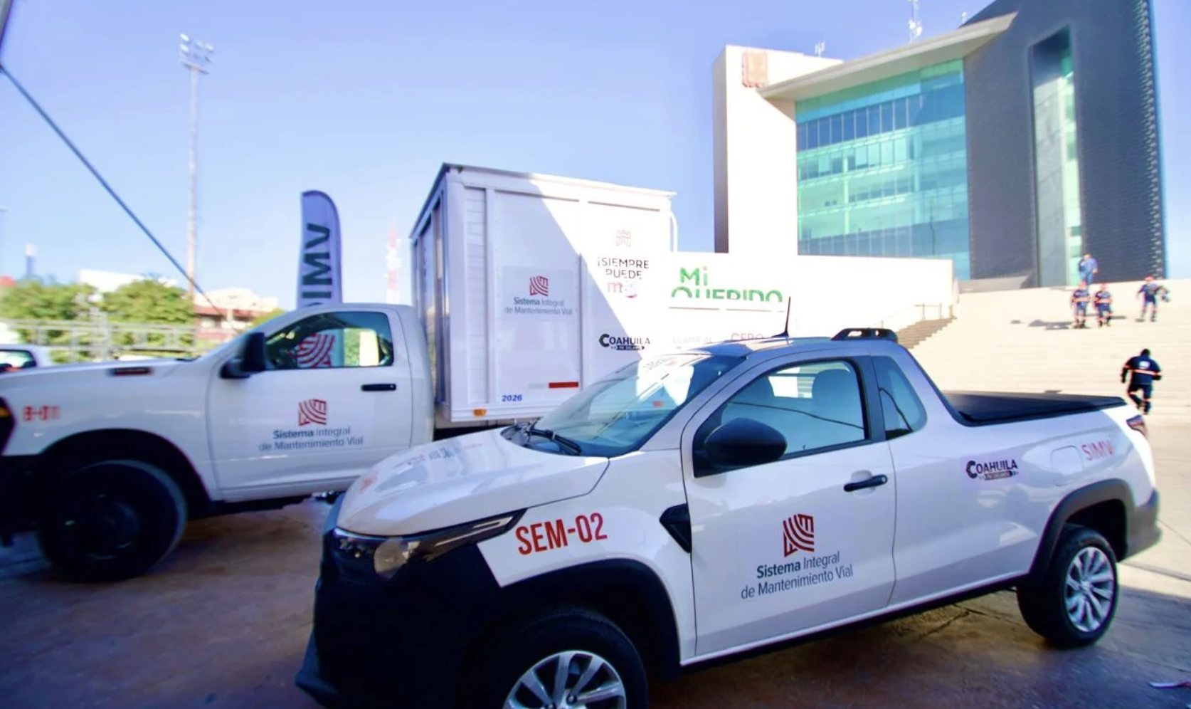 Entrega Román Cepeda uniformes y unidades vehiculares para el Sistema Integral de Mantenimiento Vial