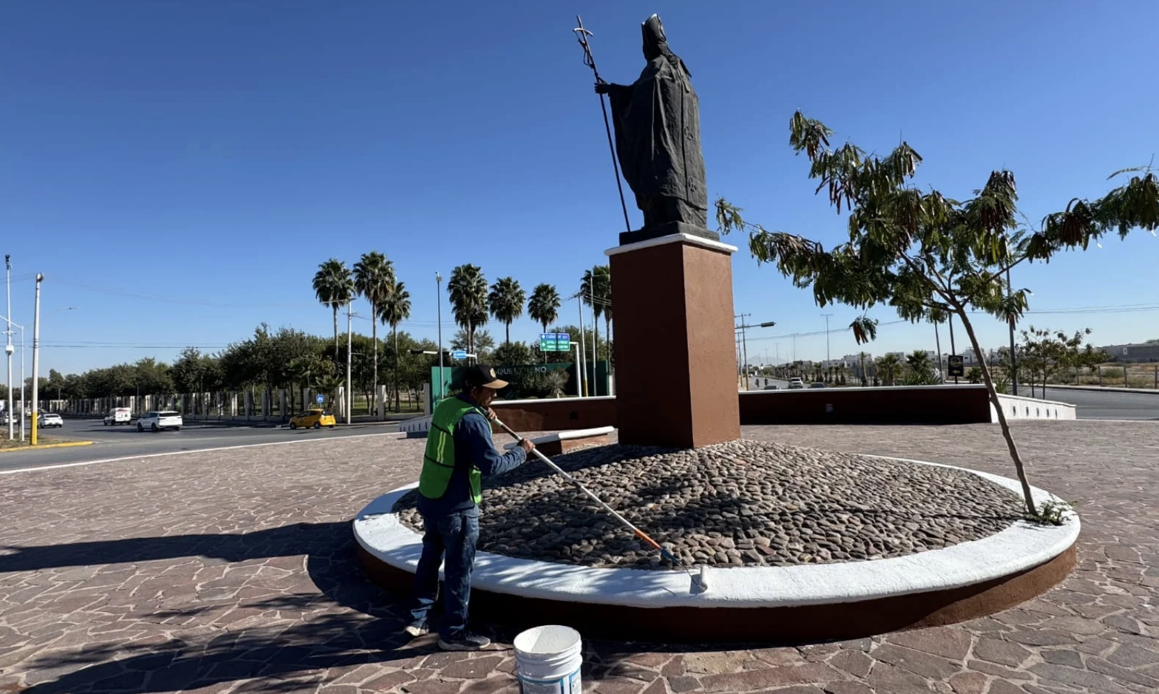 Mejoran imagen urbana de la Glorieta Juan Pablo II en Torreón con mantenimiento integral y programa antigraffiti