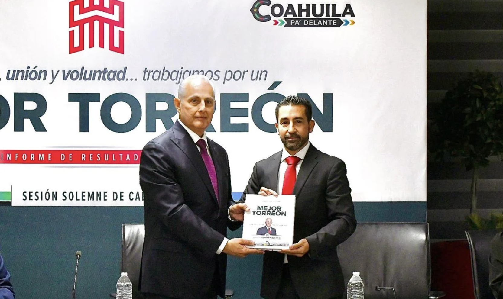 Entrega Román Cepeda al Cabildo el Primer Informe sobre el estado que guarda la actual Administración Pública Municipal