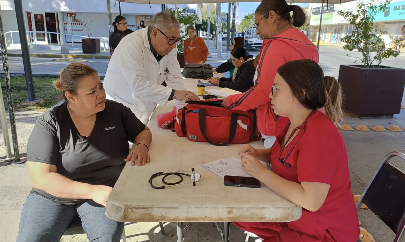 Refuerzan la atención preventiva con servicios de salud a bajo costo en Torreón