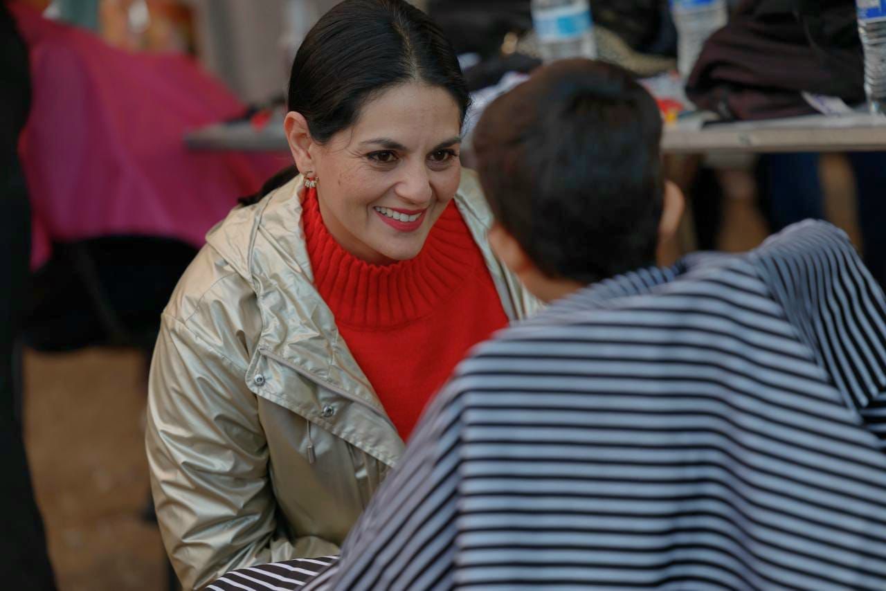 Lleva Luz Elena brigadas de servicios en colonias de su distrito