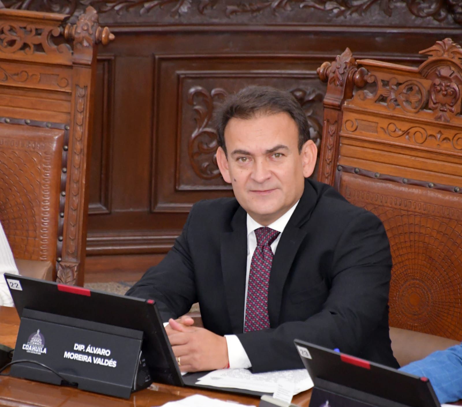 Verificar cumplimiento de «Ley Silla» en centros de trabajo, pide Álvaro Moreira