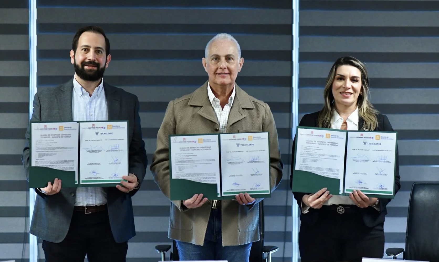 Román Cepeda firma convenio con Tec Milenio