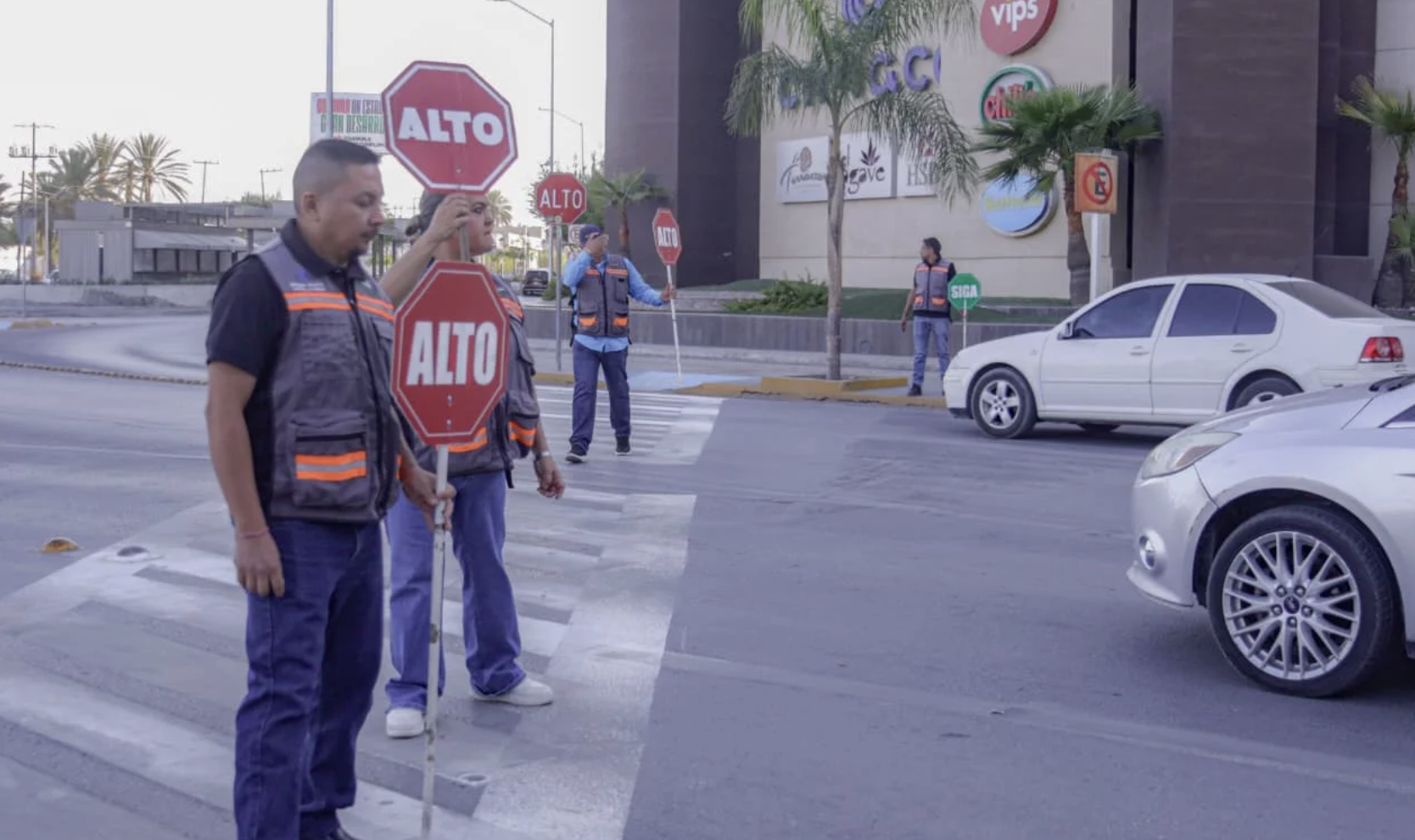 Refuerzan preferencia peatonal en el cruce de la calzada Cuauhtémoc y Cuatro Caminos  