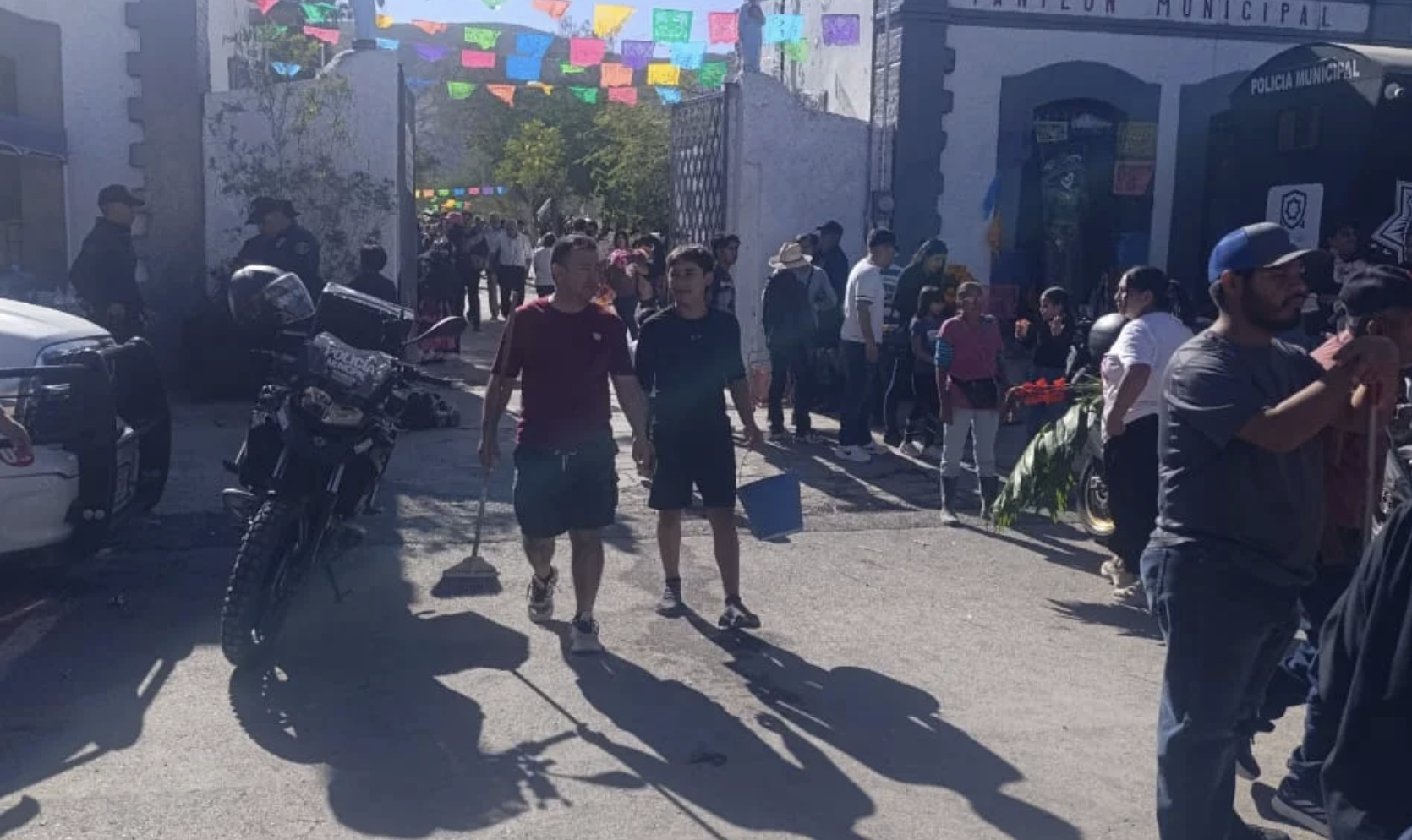 Refuerzan acciones de supervisión en panteones y áreas comerciales por el Día de las Madres