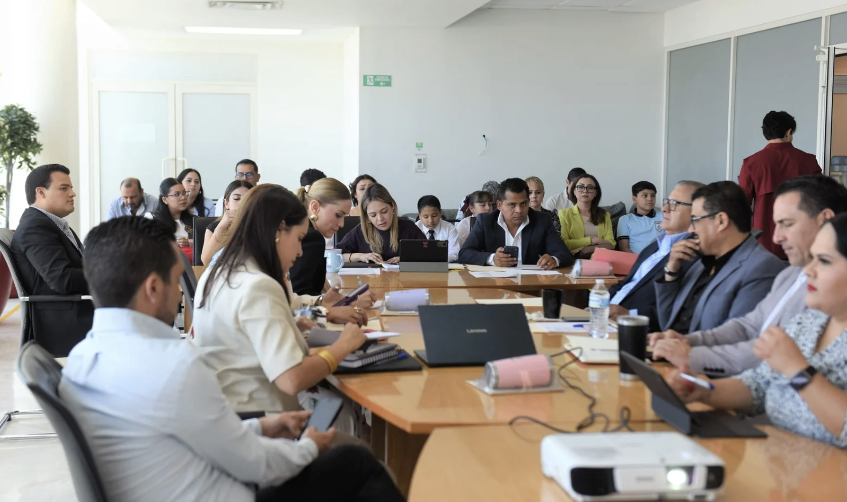 Revisan iniciativa de reforma a la constitución del Estado, en materia de igualdad sustantiva y perspectiva de género
