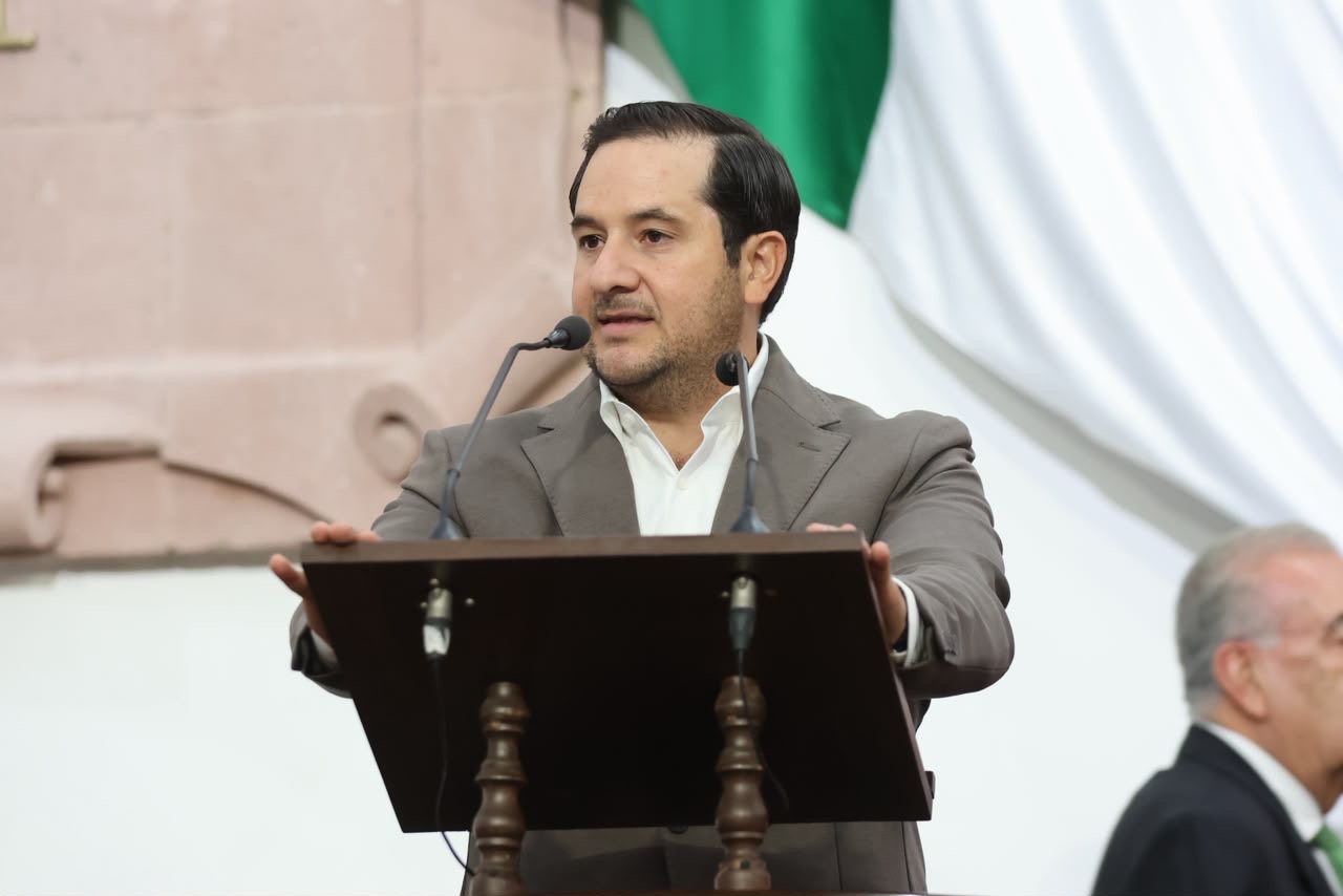 Simplificar trámites a pequeños negocios, promueve Guillermo Ruiz