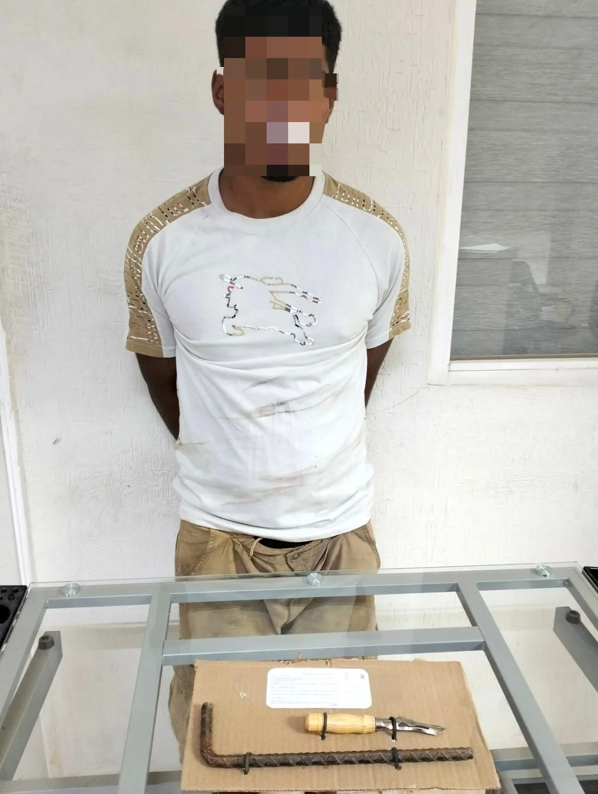 Detienen a joven por ingresar a domicilio y amenazar al propietario en Torreón