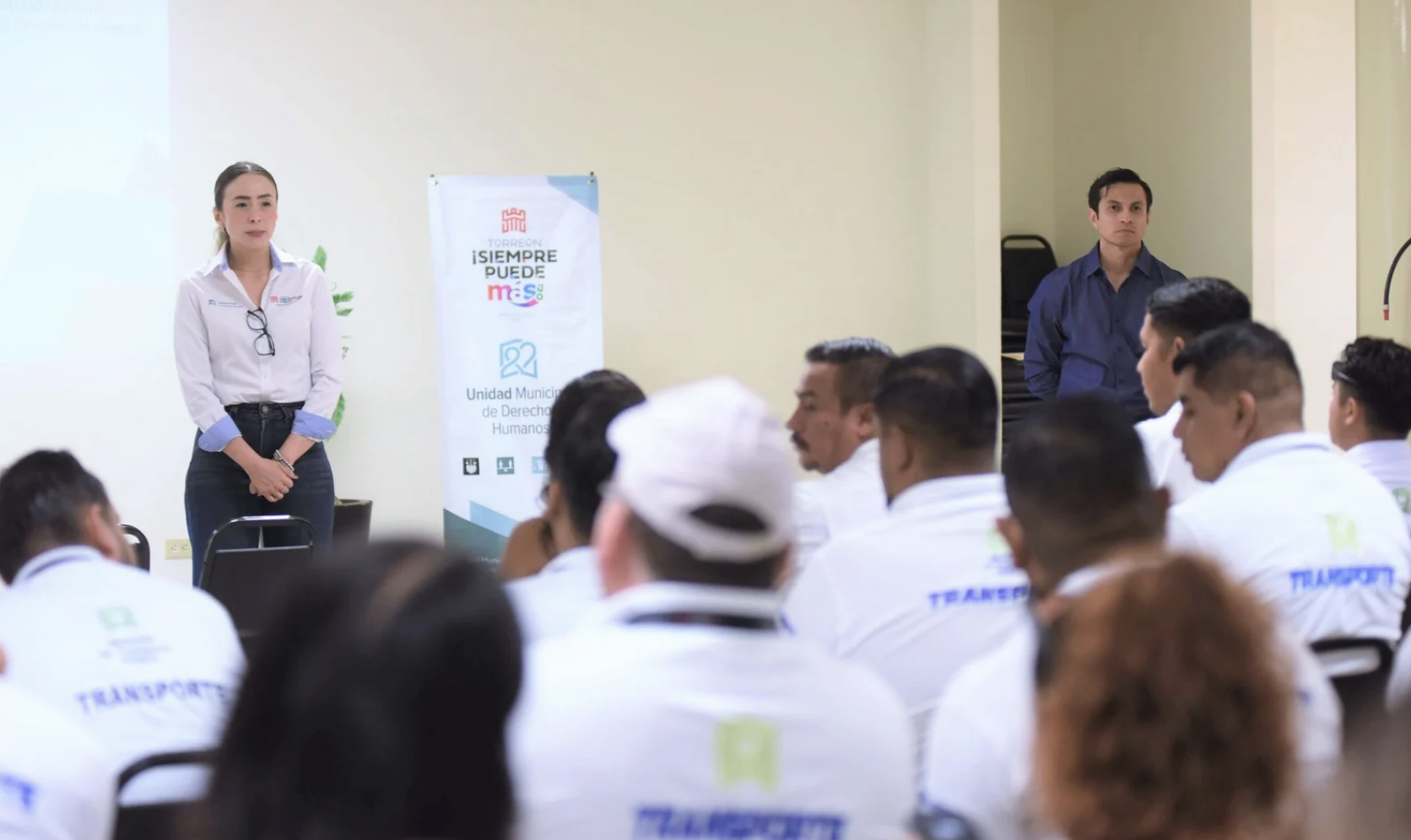 Capacitan a personal de transporte público en ética, conducta y responsabilidad en el servicio