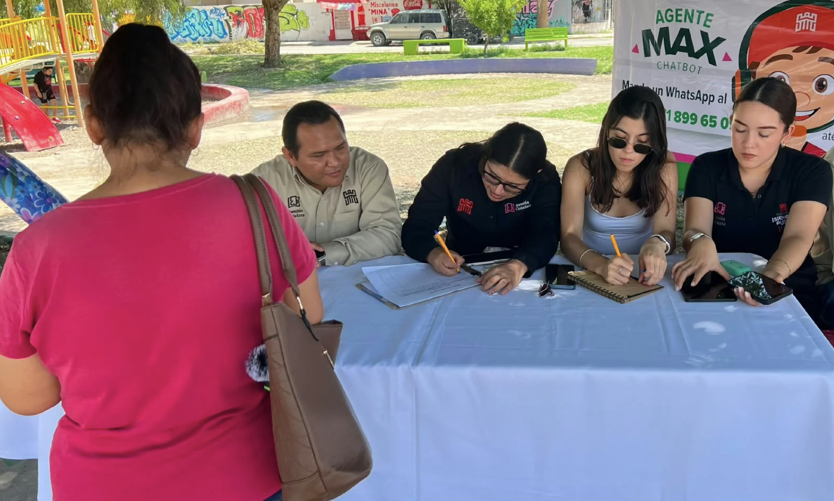 Atención Ciudadana acerca servicio de recepción de reportes a las colonias de Torreón