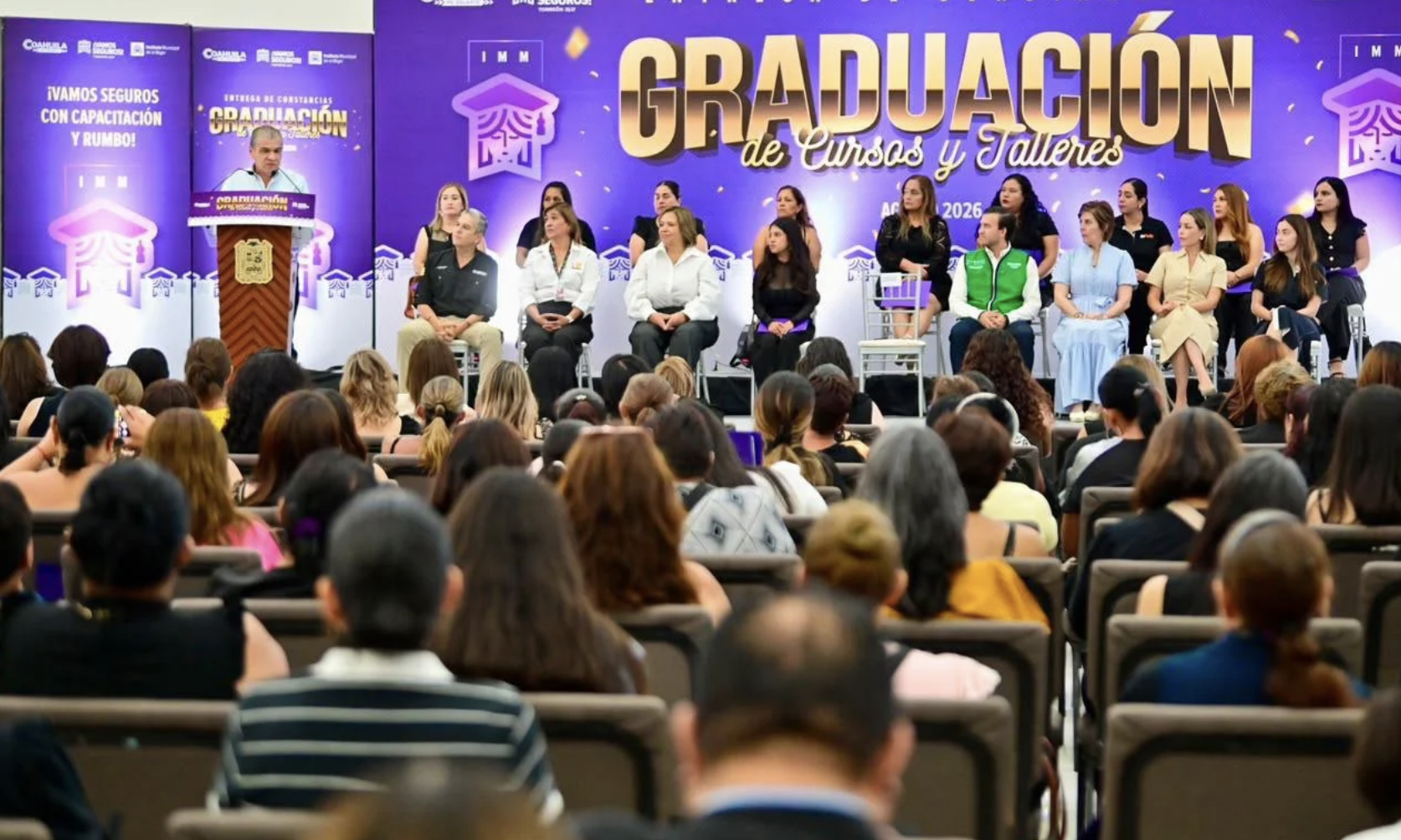 Miguel Riquelme reconoce el esfuerzo de las mujeres de Torreón