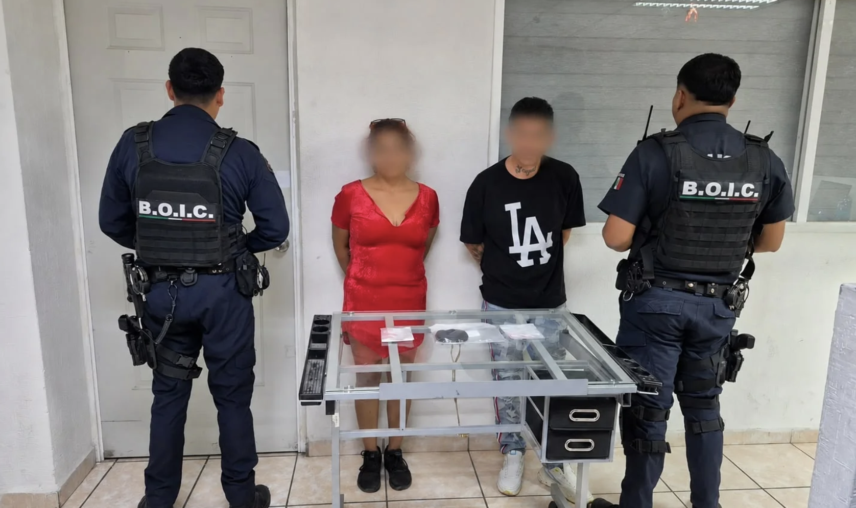 Cae pareja con 14 dosis de presunto cristal en Las Alamedas